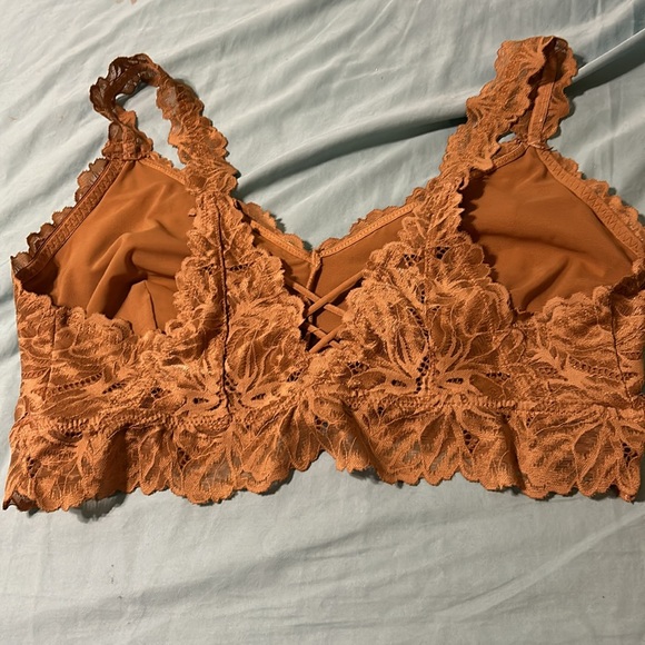 XL Maurice’s bra no padding. Tan. Lace. Elastic under bra area. Pretty. Nice - Picture 3 of 10